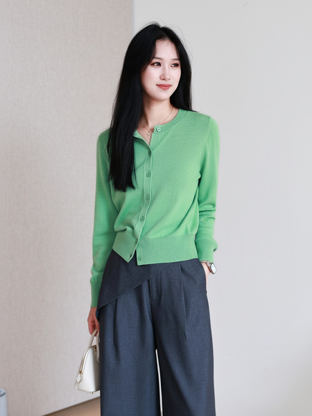 Woolen cardigan with a round collar