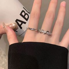 フルドリルの軽豪華な霊蛇感の軽豪華な指輪の女性の大衆は高級なファッションの大衆の個性の人差し指の冷たい指の輪を設計します。