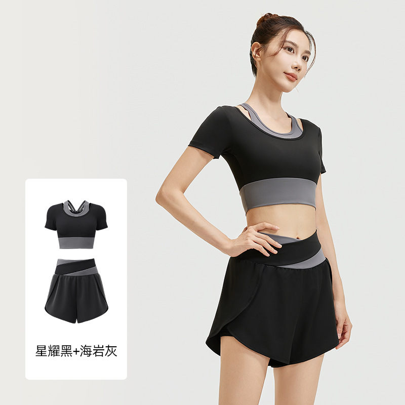 Juyi Tang nuevo color corto de verano deportivo fitness yoga falso dos piezas traje de yoga set de mangas cortas