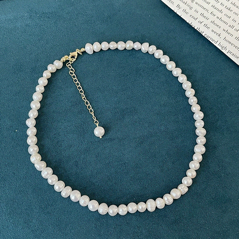 Luxurious Geometric Pearl Beaded Necklace
