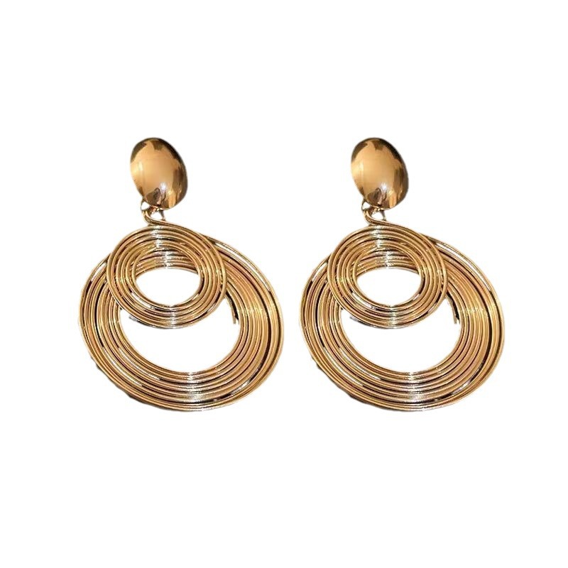 Small design fashionable sophisticated earrings
