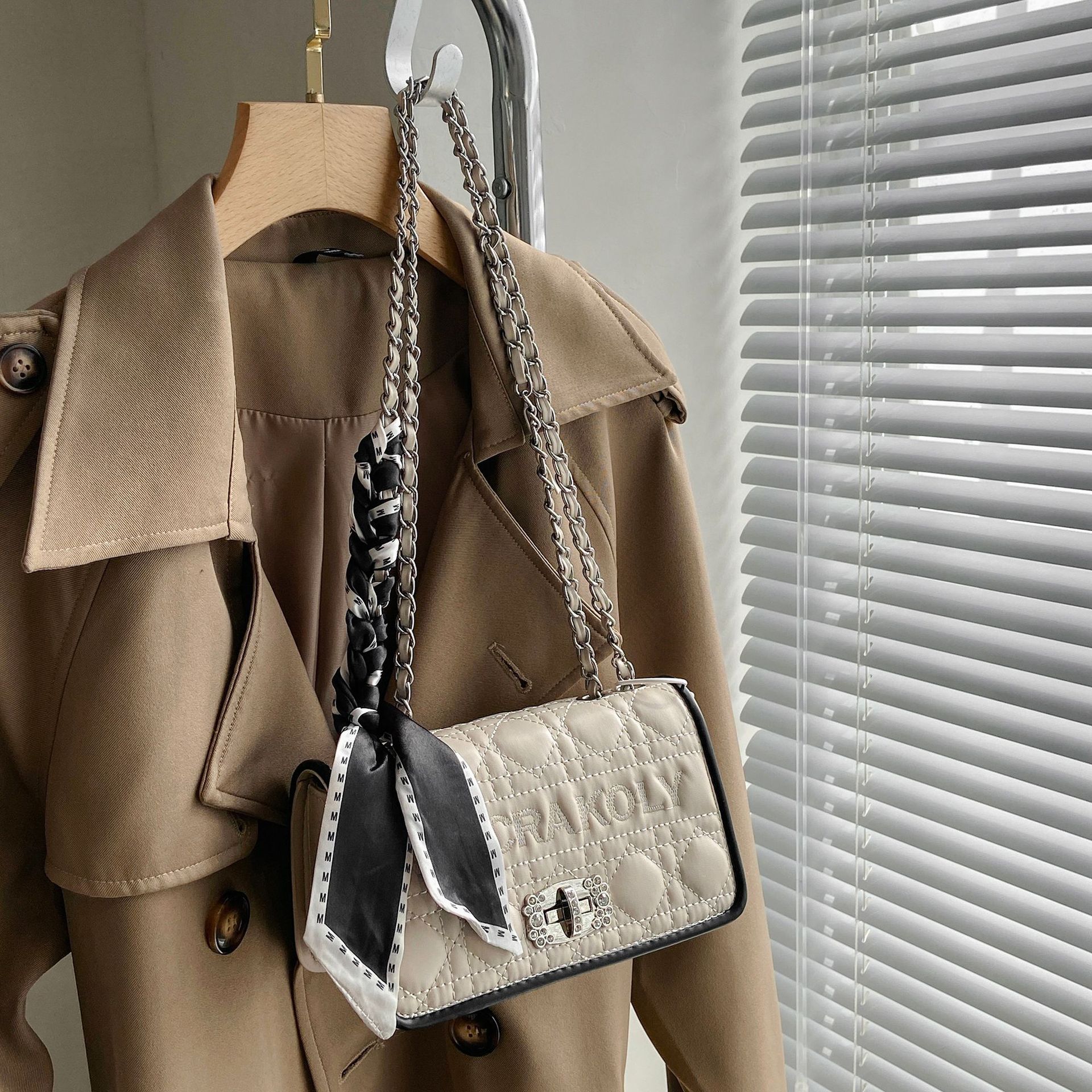 Bags for women New style trendy rhombus embroidery thread small square bag light luxury high-end single shoulder crossbody small fragrance style _voghion.com