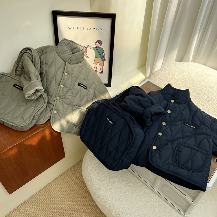 2024 Winterkleidung für Kinder mit Taschen Kleidung Koreanische Jungen Mädchen Kennzeichnung Stepp leichte und dünne Strickjacken Baumwolle_voghion.com