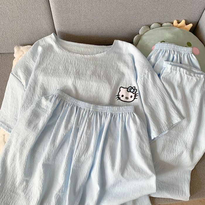 Venta al por mayor transfronteriza de color sólido bordado KT gato verano de tres piezas pijamas de manga corta mujeres traje de servicio a domicilio dulce nube de algodón