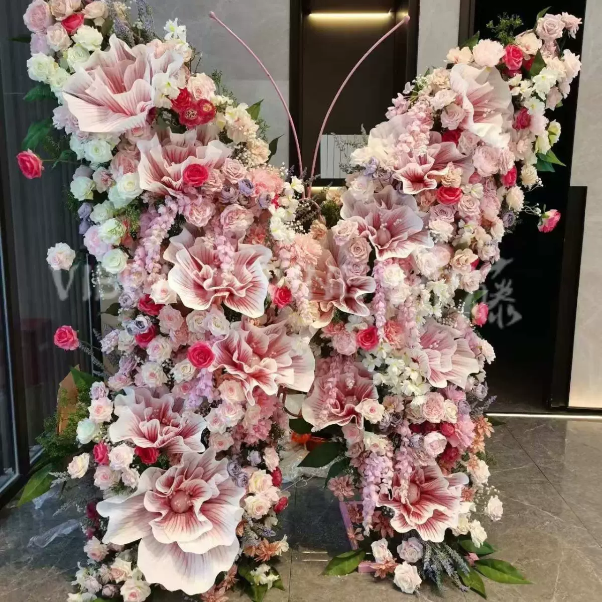 小红书巨型蝴蝶仿真花网红打卡拍照商场美陈活动布置道具假花材料