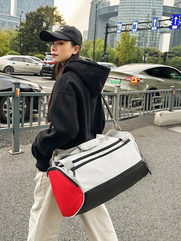 Diseño sentido de color a juego bolsa de fitness deportiva de pareja marca de moda bolso de mensajero portátil para hombre bolso de viaje de ocio de gran capacidad
