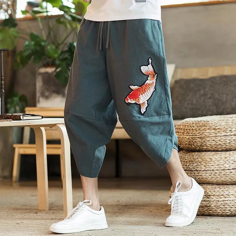 Pantalones cortos, pantalones cortos de lino, pantalones de playa con bordado de carpa suelta de estilo chino para hombres, pantalones de harén de pierna ancha de tendencia, pantalones de linterna