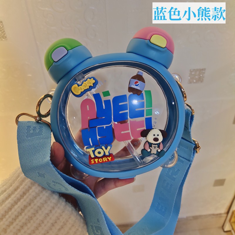 Taza de agua para niños diseño vida de fresa y oso, doble pajita, plástico resistente al calor 750ML, súper lindo hervidor para estudiantes.