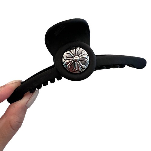 Japanese trendy brand Crocodile black retro cross hair clip, niche personality leather BB clip fringe hair accessory for women