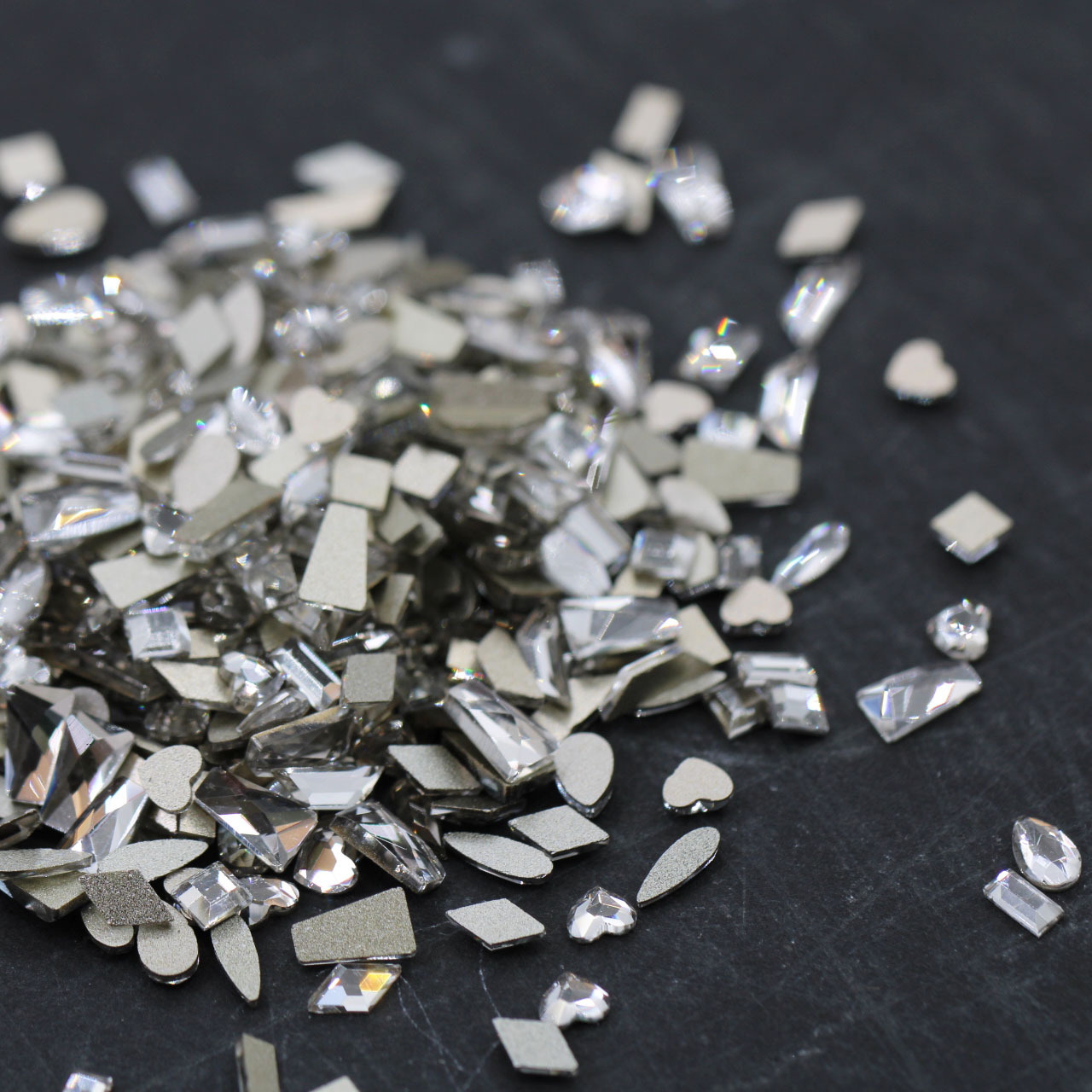 Wen Genie mismo estilo tamaño pequeño plano especial en forma de uñas de diamante Super brillante blanco mini mezclado flash diamante joyería de uñas