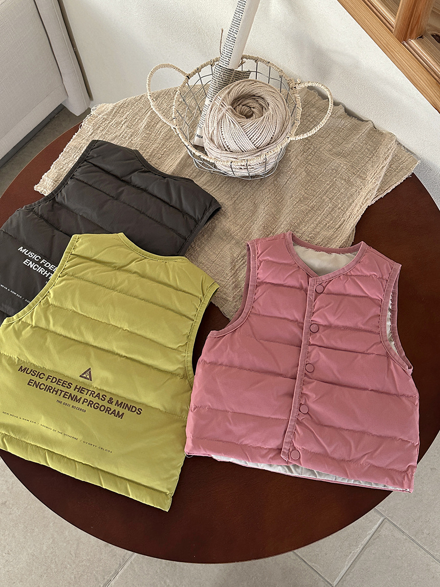 Otoño y invierno estilo coreano chaleco de pluma para niños ropa de niños ligera y delgada hombro caliente un chaleco de letras de moda