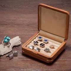 東と西の赤い木の花梨のハリネズミの紫檀の実木の翡翠のダイヤモンドの指輪のピアスのペンダントのカフスの箱のj046
