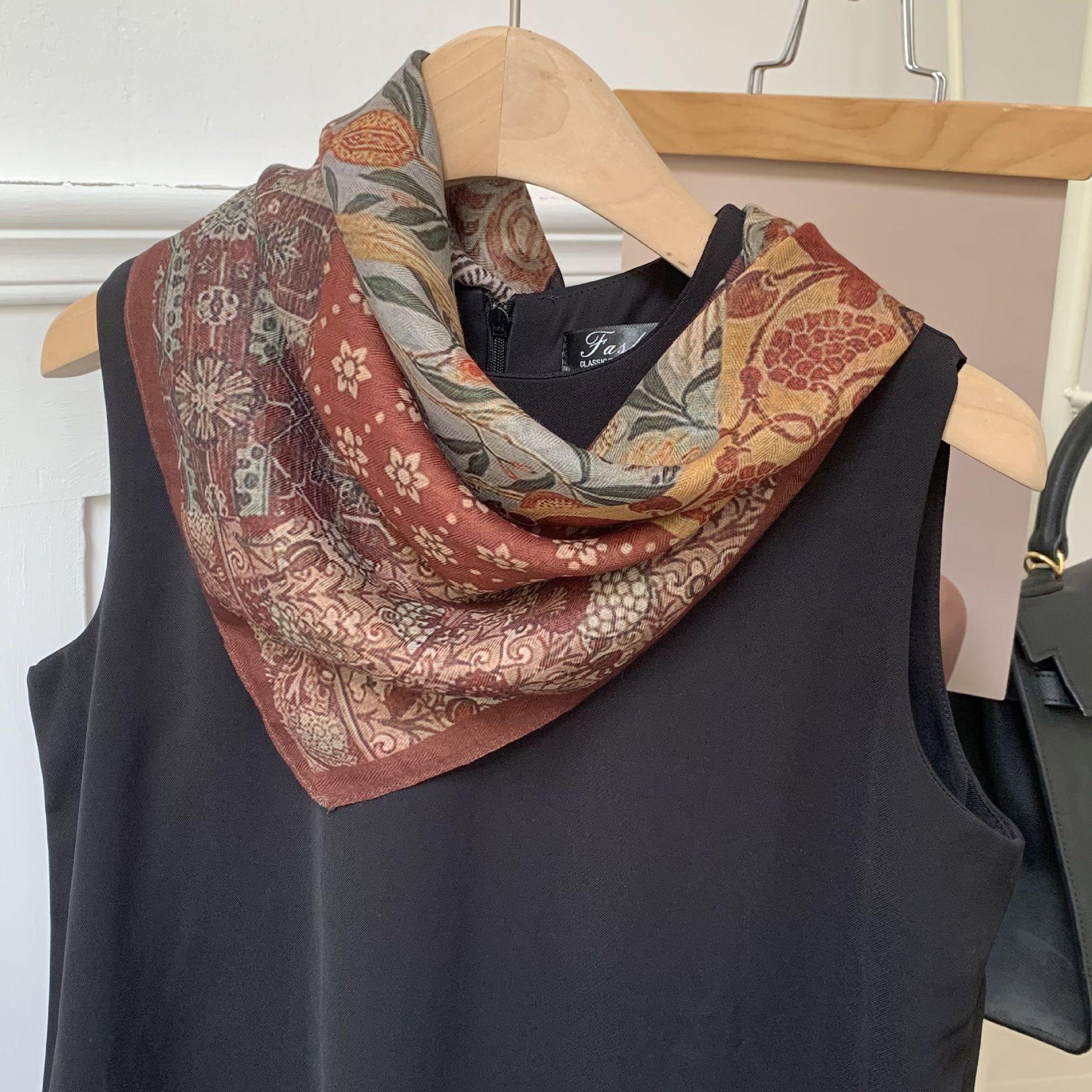 Pañuelo de seda de algodón y lino, bufanda cuadrada grande, estilo de verano de alta gama, estilo de todo fósforo literario, estilo étnico retro, bufanda de flores de anacardo, chal femenino