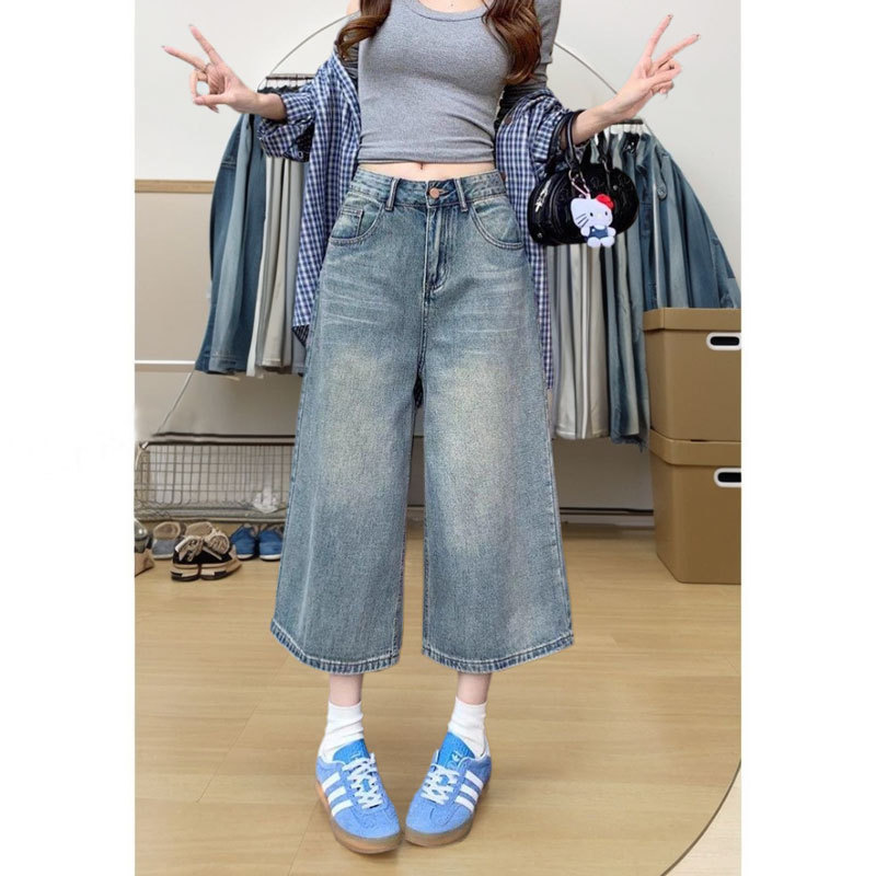 American-Style High-Waisted Simple Summer Plus-Size Washed Denim Shorts for Women, Loose Casual Versatile Straight-Leg Capri Pants American-Style High-Waisted Simple Summer Plus-Size Washed Denim Shorts for Women, Loose Casual Versatile Straight-Leg Capri Pants