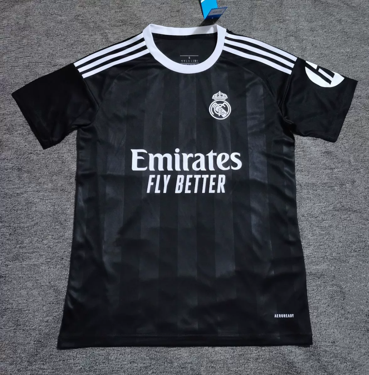 Футбольная футболка, разные клубные дизайны (Atlanta, Barcelona, Lisbon, South Africa), размеры S–XXL