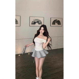 һ���I���ð�ɫ����T��Ů�ļ����������ȴ���o���̿�¶������