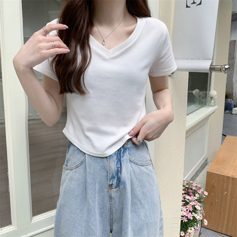 V Neck Short-Sleeved T-Shirt for Women 2025 Summer New Style Slim and Versatile Korean Style Curved Hem Short Top for Small People Trendy