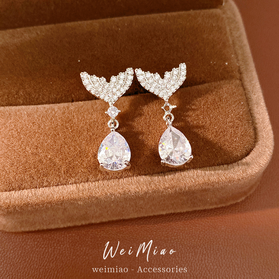 Agujas de plata de piedra de piedra de cauda de pescado gota de agua temperamento exquisito personalidad pendientes de nicho ligero lujo alta sensación de auriculares al por mayor
