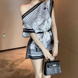 优雅老钱风印花斜肩衬衫女夏季2025新款宽松显瘦蝙蝠袖时尚上衣潮