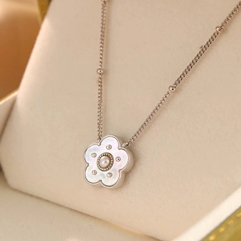 First Love Little White Flower Necklace Silver High-End Original Light Luxury Gentle Necklace First Love Little White Flower Necklace Silver High-End Original Light Luxury Gentle Necklace