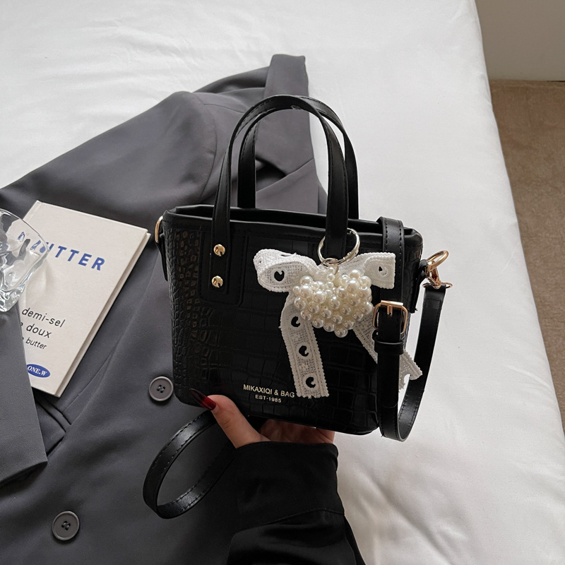 Bolso de cubo de mano súper fuego transfronterizo para mujer 2025 nuevo bolso de hombro con patrón de cocodrilo casual salvaje bolso de mensajero de moda