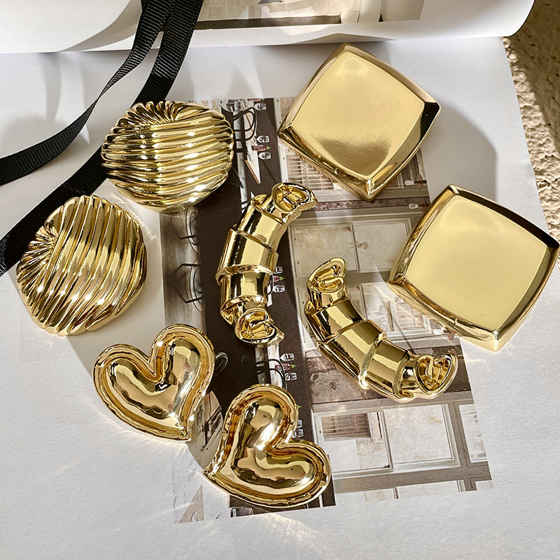 30g Weight Alloy Ear Needle Material Earrings Classification 1 Pair Quantity Daily Occasion Alloy Material Geometric, Heart Shape Pattern Women's Gender Plating Design IG Style, Retro Style 1 Pair IG Style Retro Geometric Heart Shape Plating Alloy Earrings 3
