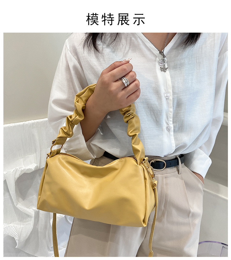 Nihaojewelry Wholesale Simple Casual Soft Leather Fold Solid Color Shoulder Bag display picture 20