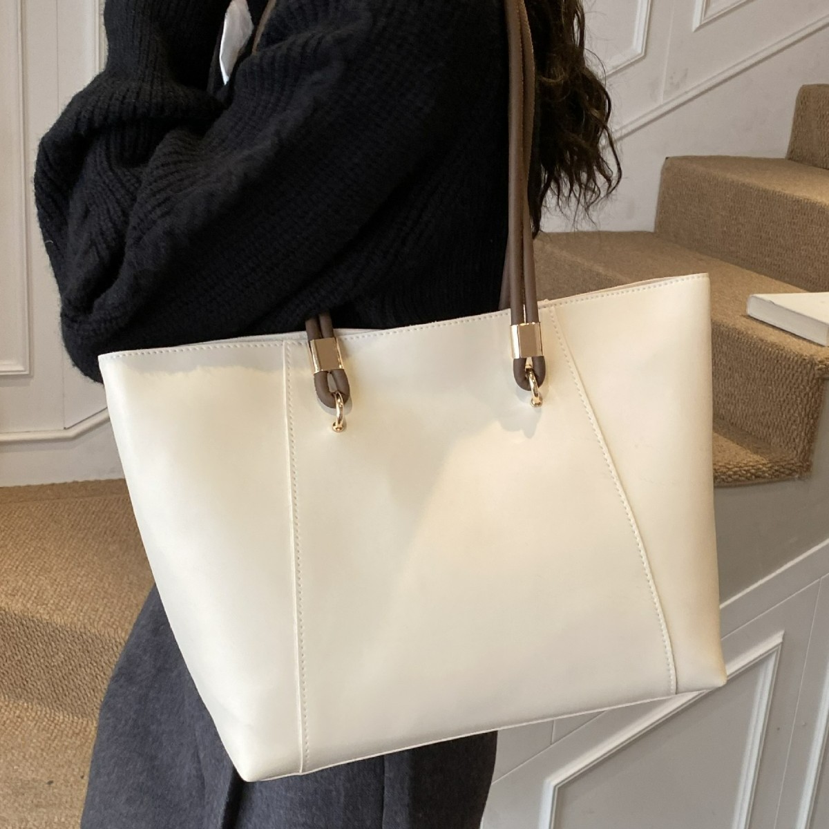 Retro Women's Shoulder Bag Large Capacity Commuter Tote Handbag_voghion.com