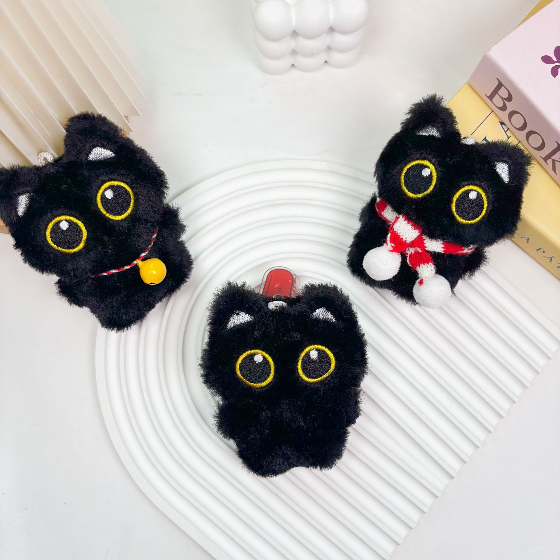 Linda muñeca de peluche pequeño gato negro colgante chirriante colgante de todo fósforo bolso de gato llavero colgante al por mayor