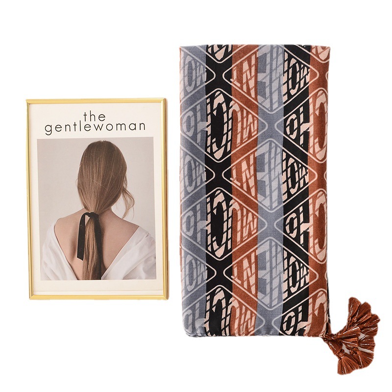 El comercio exterior de exportación de algodón y lino siente bufanda carta de graffiti impresión decorativa sala de aire acondicionado chal viajes protector solar Toalla de playa