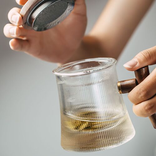 Japanese-style glass tea cup with lid, filtered office water cup, simple men's and women's large-capacity tea separation cup