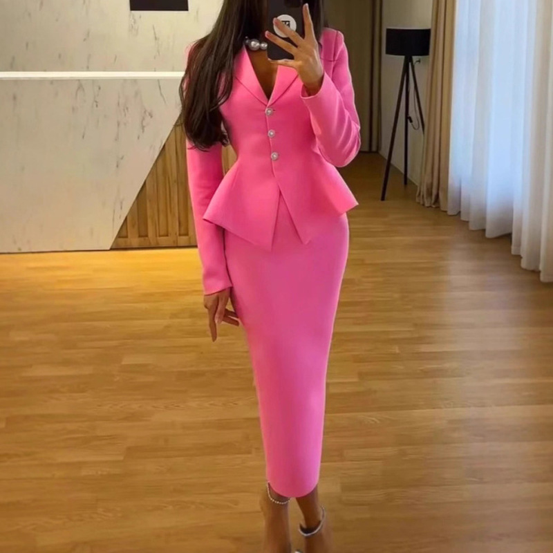 Fashionable and Elegant Suit Set: Deep V-Neck Slim-Fit Top Paired with a Fitted Skirt Two-Piece Set