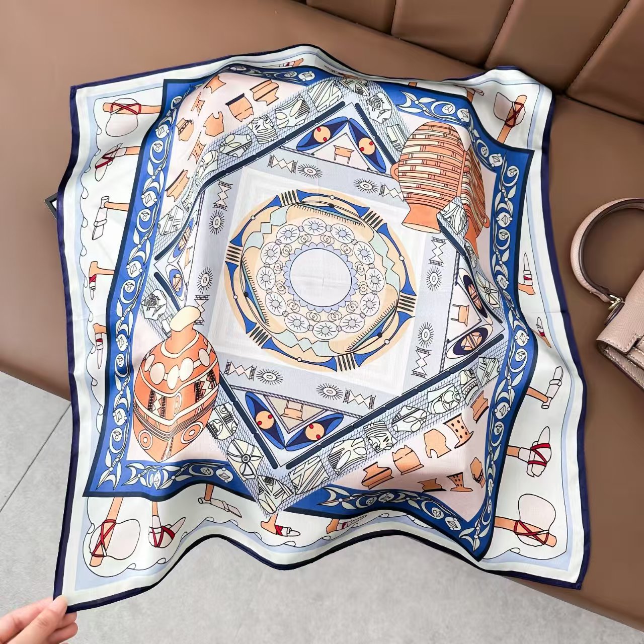 軽い豪華な北欧風の紫色の朝顔の花のプリントの绢糸のスカーフの女性の高級な気質の100% シルクの小さい方のタオル