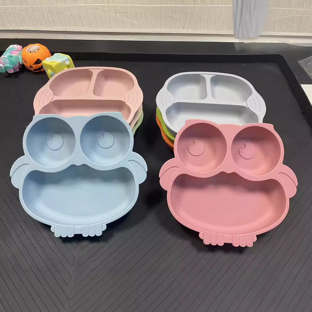 Nuevo bebé Placa de silicona ins estilo bebé silicona lechón tazón cuchara suave resistente a altas temperaturas taza de agua resistente a la caída babero traje