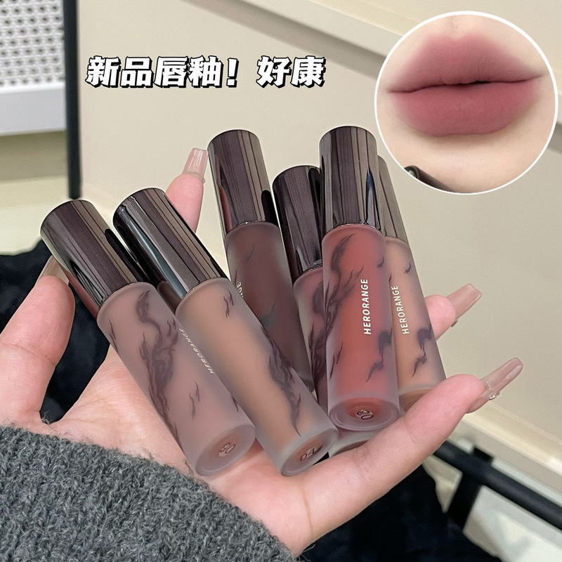 Matte Velvet Lip Glaze Set with Cinnamon Milk Tea for a Natural Glow and Brightening Effect
