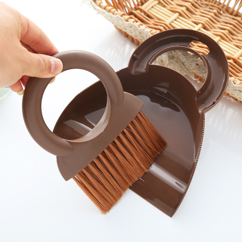 P616 hand-held small broom for sweeping the surface, a small dustpan broom set, a small sweeping board, and a desktop for cleaning the table