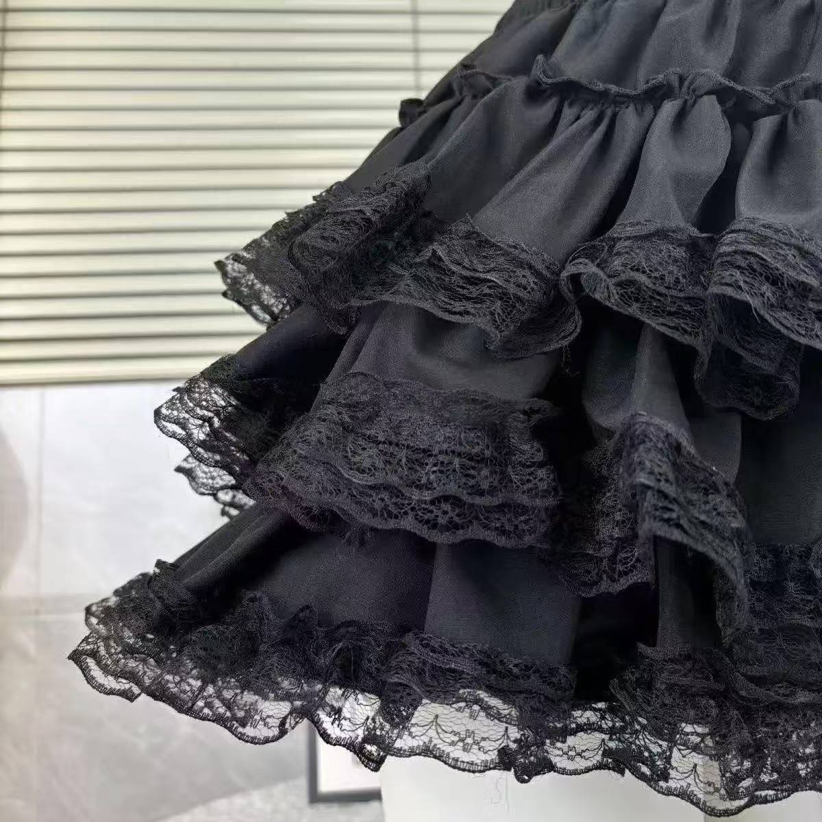 Lace High-Waist Puffy Mini Skirt, Black One Size, French Sweet Style — detail image 3
