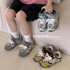 子供のスポーツシューズ 2025 夏の新男の子お父さん靴女の子ソフトソール通気性ランニングシューズ潮ドロップシッピング