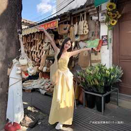 黄色碎花系带吊带连衣裙女夏季法式甜美收腰a字长裙修身包臀裙子