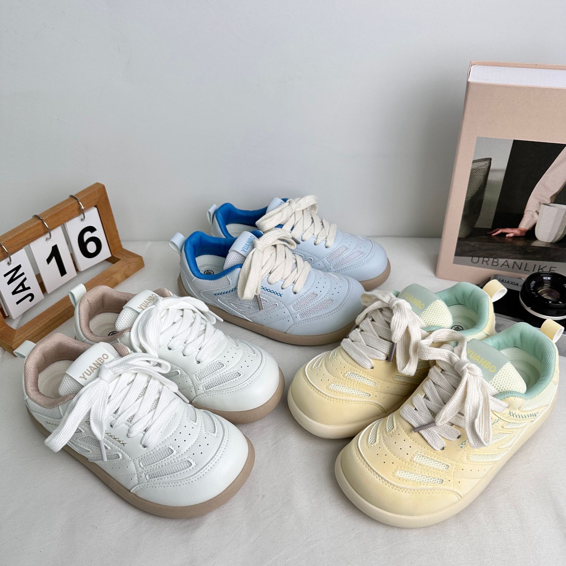 Yuanbo2025 primavera nuevo estilo de zapatos de skate de cabeza cuadrada zapatos de lona casuales de mujer zapatos de lona transpirables coreanos zapatos blancos