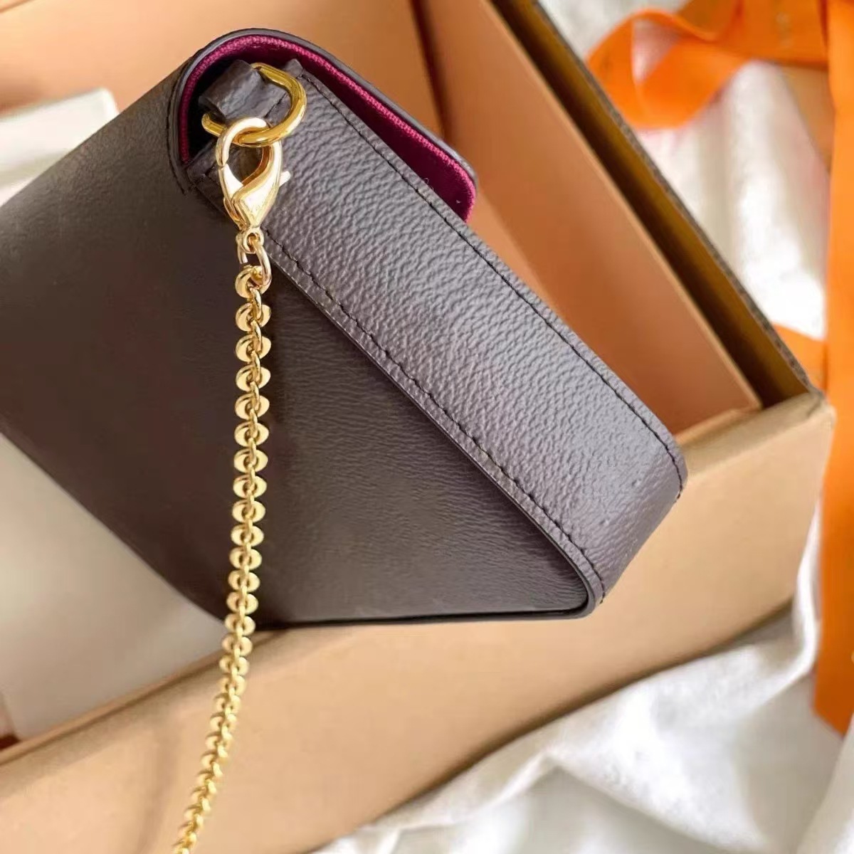 Bolso de Mujer de Alta Gama de Estilo Nuevo de Guangzhou, Bolso Pequeño Cuadrado de Tres Piezas con Cadena para el Hombro y Bandolera, Bolso de Noche