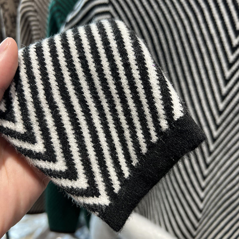 【 Cashmere Family 】 Women's Warm One Fleece Thick with Velvet Stripe Inner Half High Collar Wool Base Sweater_voghion.com