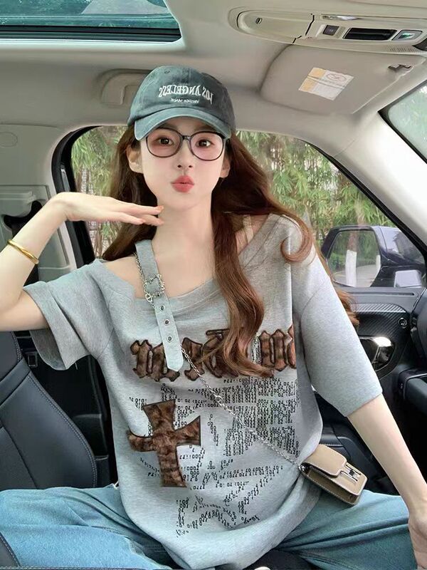レトロな斜め肩半袖Tシャツ女性用2025年夏新デザインニッチルーズオフショルダートップ多用途純粋な欲望|undefined