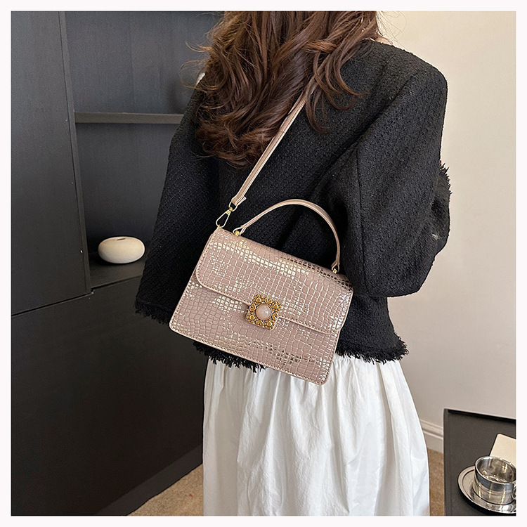 Sınır ötesi doku çanta 2023 erken sonbahar yeni kadın çantası kişiselleştirilmiş kertenkele desen omuz çantası rugan parlak çapraz çanta_voghion.com