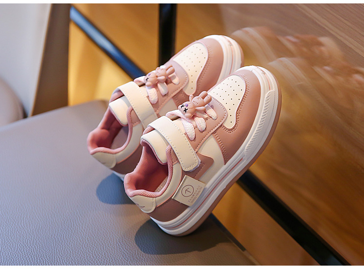 2023 Scarpe da cricket per bambini di inizio autunno Scarpe singole traspiranti basse bianche e nere per ragazzi e ragazze antiscivolo_voghion.com