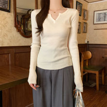 秋冬v领极简风修身针织衫毛衣女时髦百搭上衣韩版气质内搭打底衫