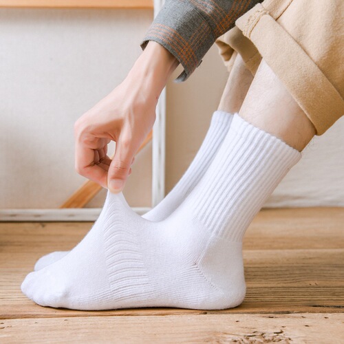 Socks for men's sports running autumn and winter thickened terry socks medium tube towel socks basketball stockings short socks for boys