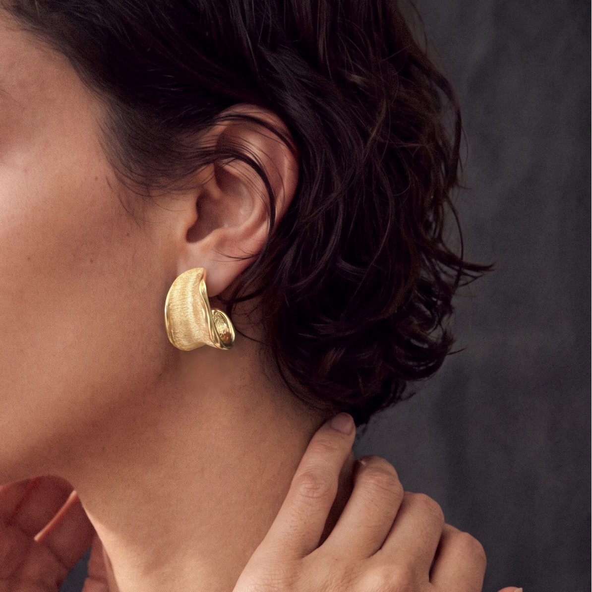 New handcrafted, intricately designed earrings with a luxurious feel, perfect for everyday wear and versatile for various occasions; wholesale of high-end, lightweight, and stylish earrings