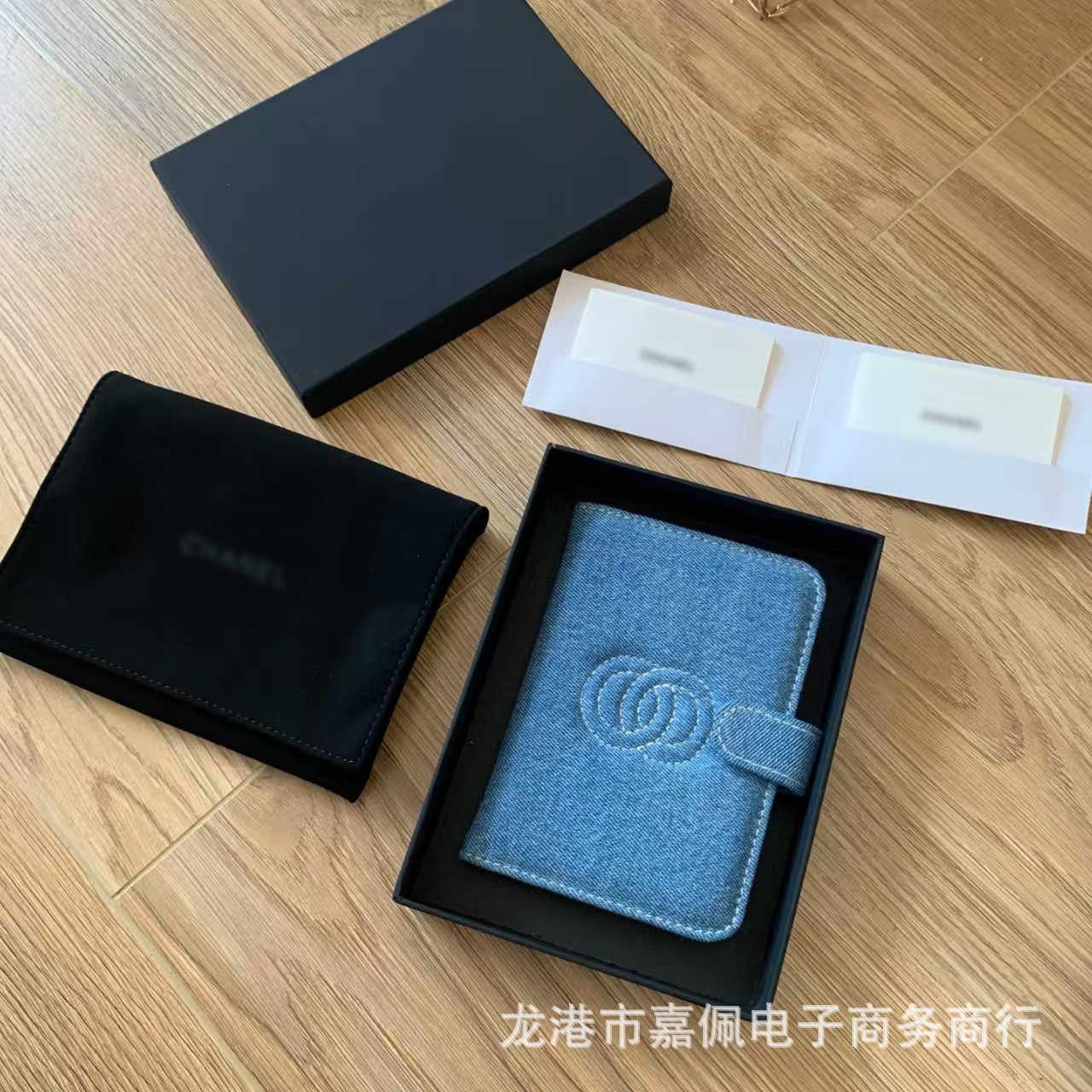 Vic Exclusive Denim Pasport Qabı — Tikməli, Yuyulmuş