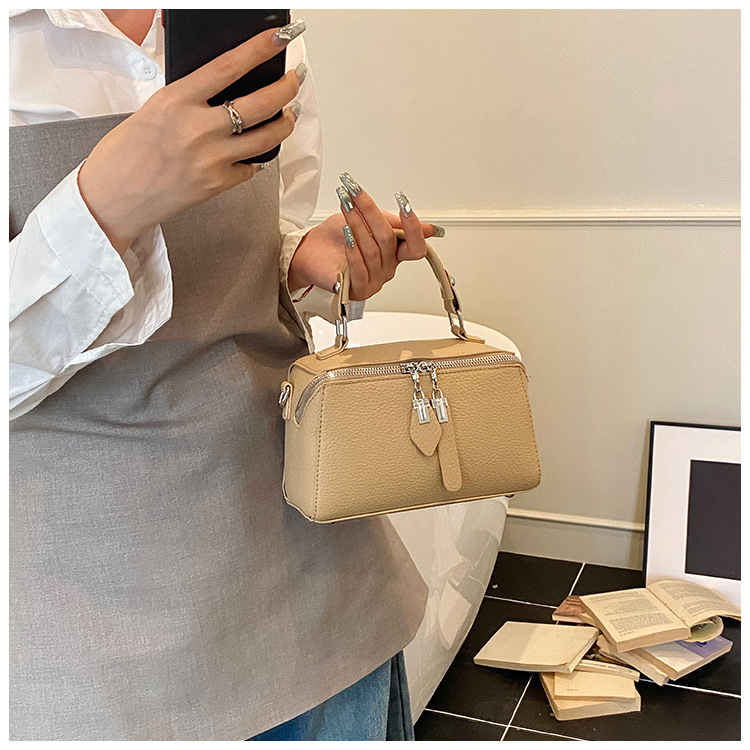 Korean retro fashion hand-held box bag for women 2025 new trendy and versatile small square bag, a niche and simple crossbody bag undefined